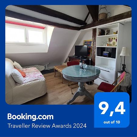 Appartement Coeur De Paris Avec Vue Sur Les Toits Exterior foto