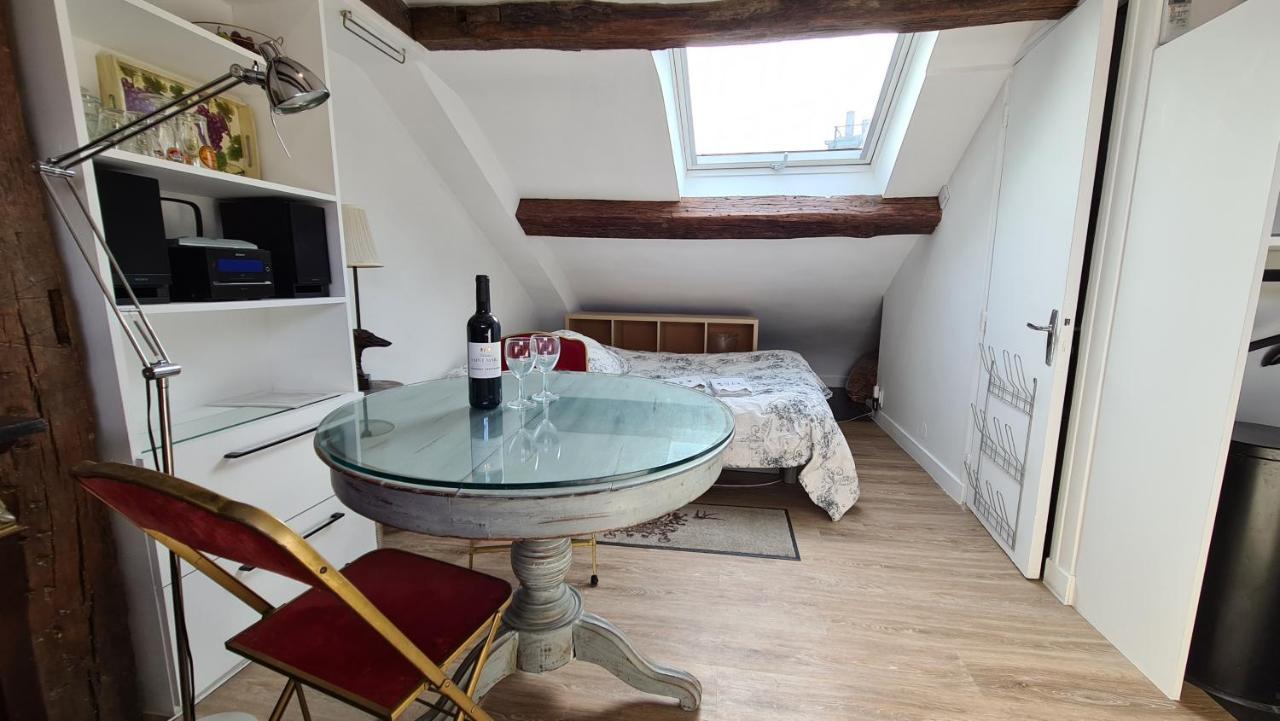 Appartement Coeur De Paris Avec Vue Sur Les Toits Exterior foto
