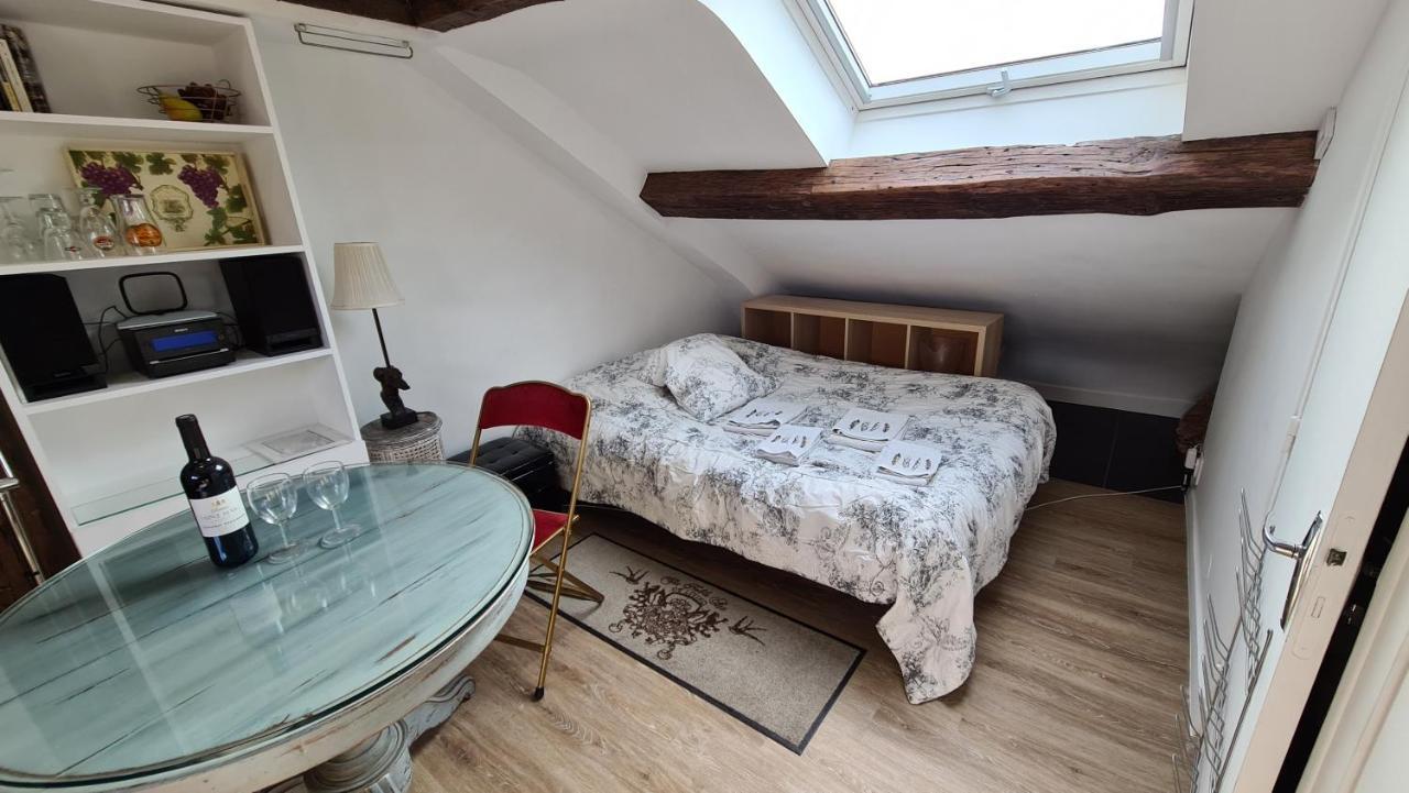 Appartement Coeur De Paris Avec Vue Sur Les Toits Exterior foto